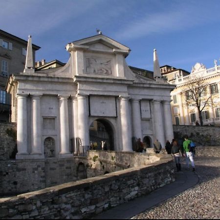 B&B Sotto Le Mura ベルガモ エクステリア 写真